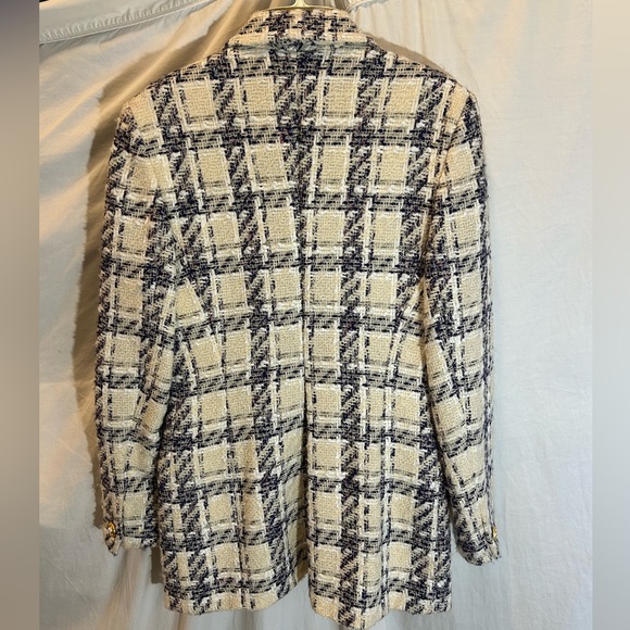 Elegant Tweed Blazer - Picture 2 of 6